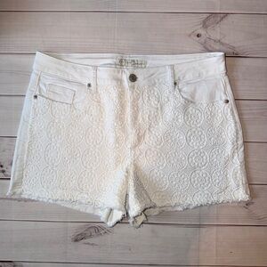 EST. 1946 White Lace Denim Shorts Size 14 Hi Rise Raw Hem Summer Boho Chic